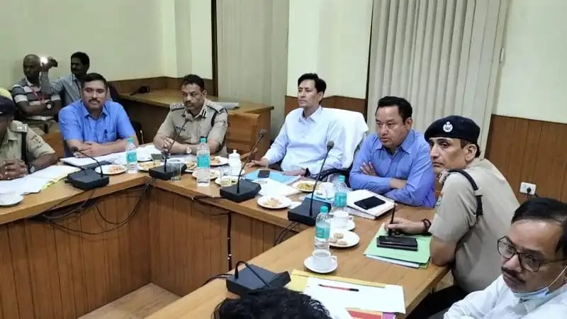 "राजस्व और पुलिस विभाग स्थायी रूप से धार्मिक स्थलों पर लगे लाउडस्पीकर पर करें कार्रवाई"