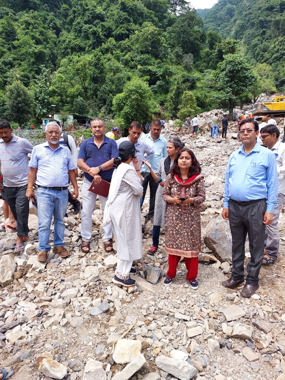 Disaster in Uttarakhand : DM सोनिका खुद उतरी ग्राउंड में