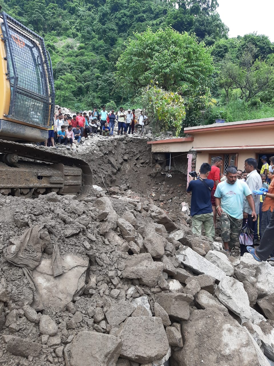 Disaster in Uttarakhand : DM सोनिका खुद उतरी ग्राउंड में