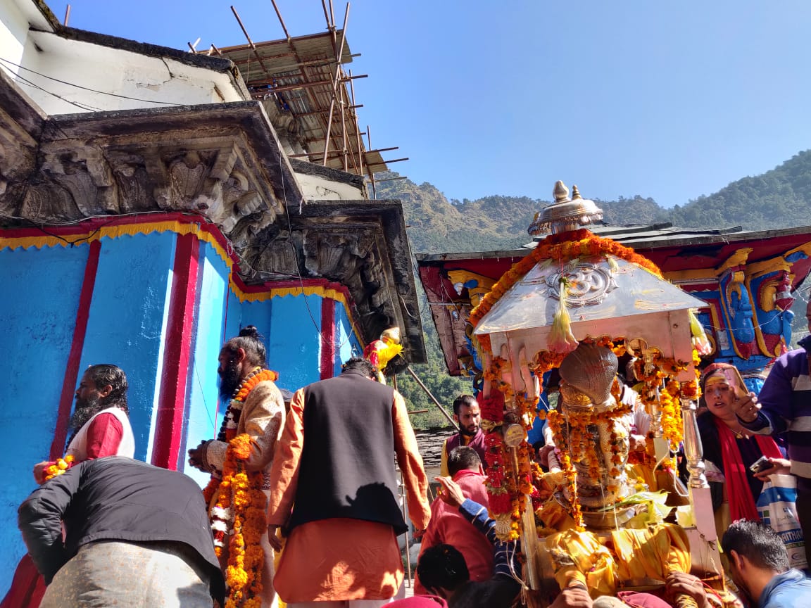 केदारनाथ भगवान की पंचमुखी चल विग्रह उत्सव डोली पहुंची शीतकालीन गद्दी स्थल ओंकारेश्वर  