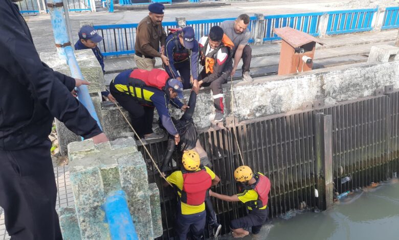 पशुलोक बैराज से 100 मीटर आगे चीला नहर में बही युवती, ऐसे निकाली लाश