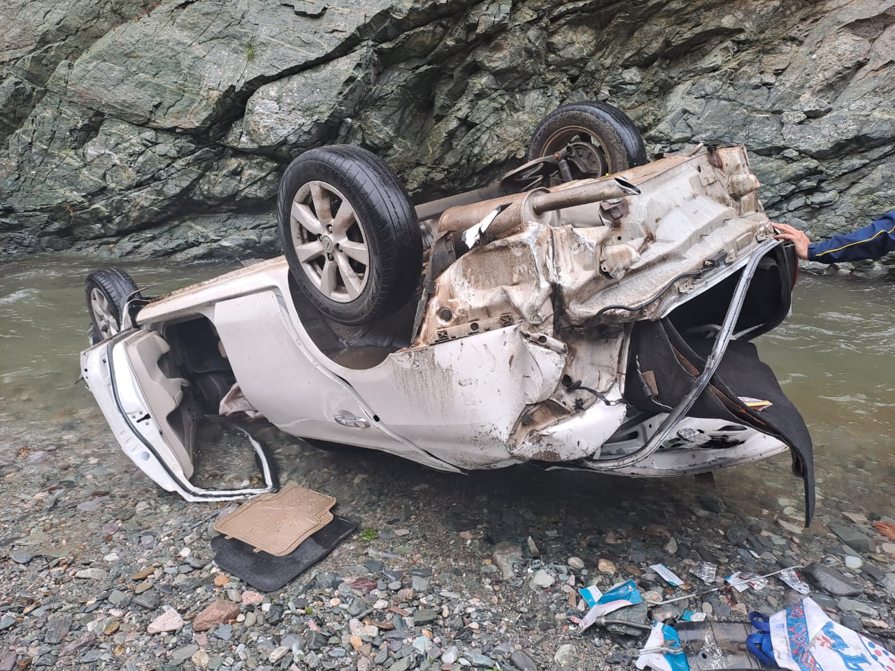 Accident: 1 और बेकाबू कार खाई में गिरी, ड्राइवर की मौके पर ही मौत