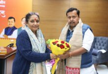 Assembly Speaker Ritu Khanduri Bhushan met with BJP's newly appointed National Executive President Nitin Naveen.