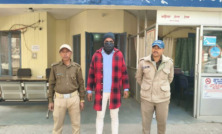The Dehradun police arrested a notorious criminal who had jumped parole and was on the run for the past 5 years.